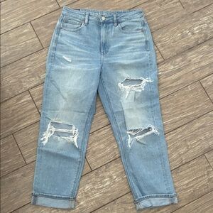 American Eagle Outfitters Light Blue Distressed mom straight jeans 6 short